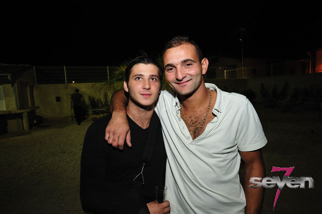 Cliquer pour voir l'image en taille réelle