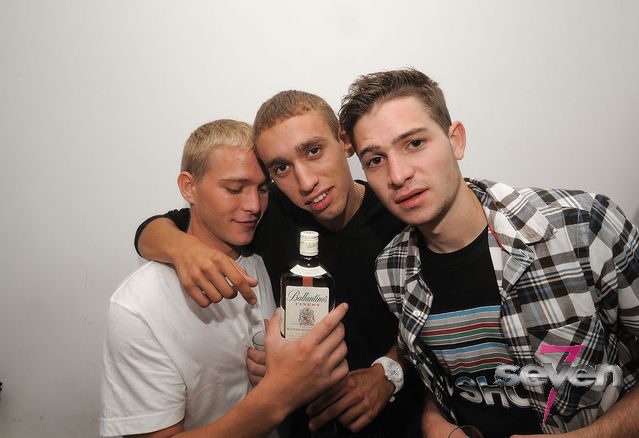 Cliquer pour voir l'image en taille réelle