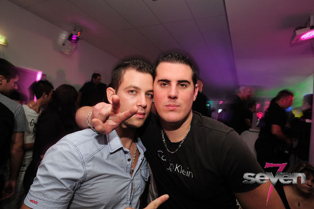 Cliquer pour voir l'image en taille réelle