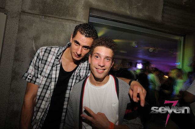 Cliquer pour voir l'image en taille réelle