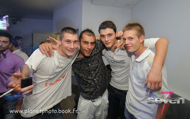 Cliquer pour voir l'image en taille réelle