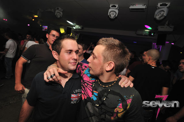 Cliquer pour voir l'image en taille réelle