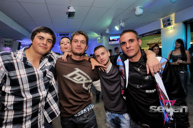 Cliquer pour voir l'image en taille réelle