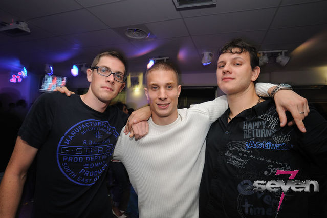 Cliquer pour voir l'image en taille réelle