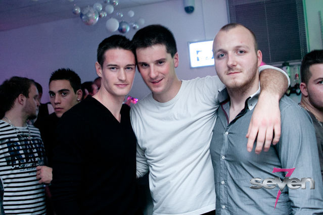 Cliquer pour voir l'image en taille réelle