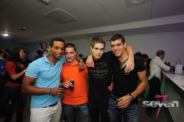 Cliquer pour voir l'image en taille réelle