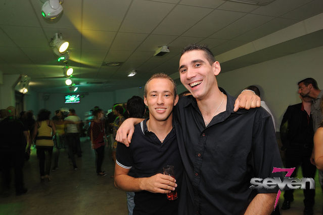 Cliquer pour voir l'image en taille réelle