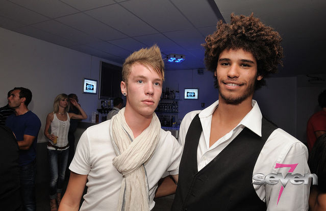 Cliquer pour voir l'image en taille réelle