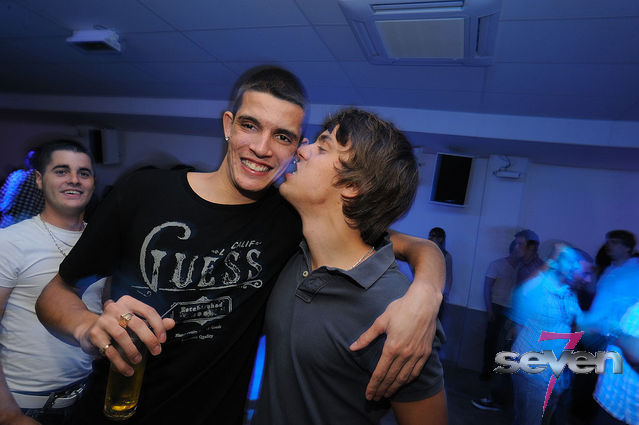 Cliquer pour voir l'image en taille réelle