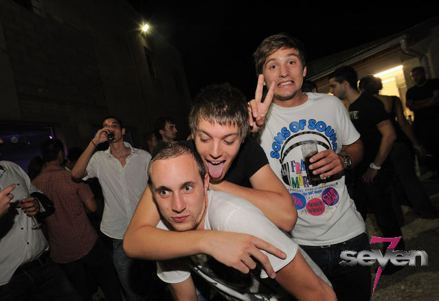 Cliquer pour voir l'image en taille réelle