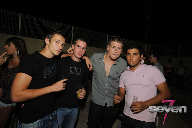 Cliquer pour voir l'image en taille réelle