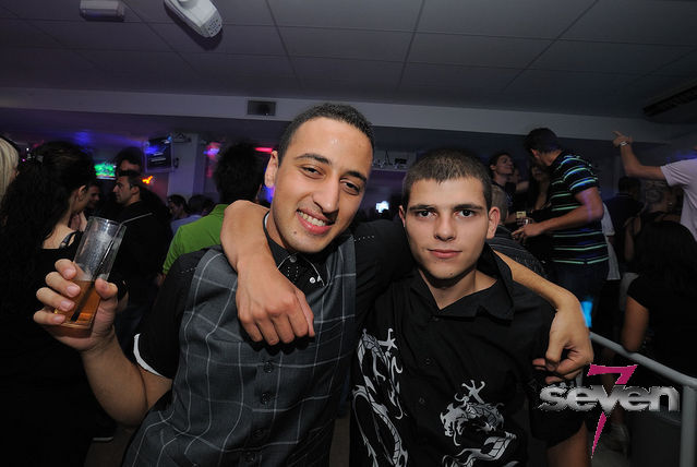 Cliquer pour voir l'image en taille réelle