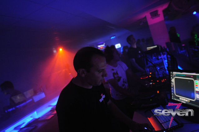 Cliquer pour voir l'image en taille réelle