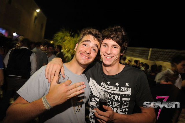 Cliquer pour voir l'image en taille réelle