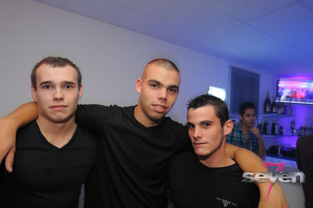 Cliquer pour voir l'image en taille réelle