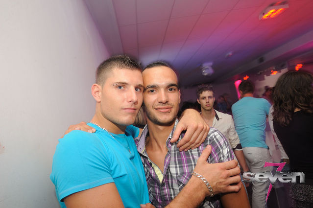 Cliquer pour voir l'image en taille réelle