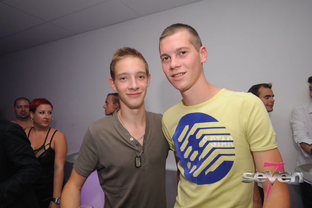 Cliquer pour voir l'image en taille réelle