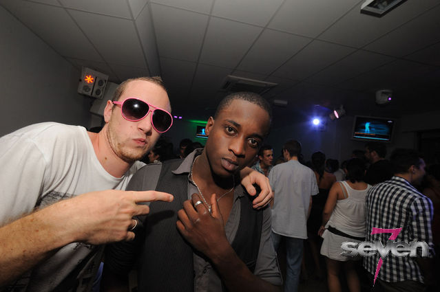 Cliquer pour voir l'image en taille réelle