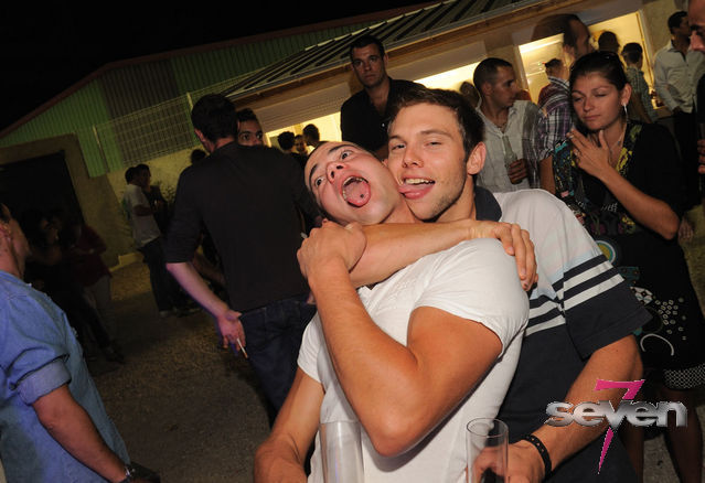 Cliquer pour voir l'image en taille réelle