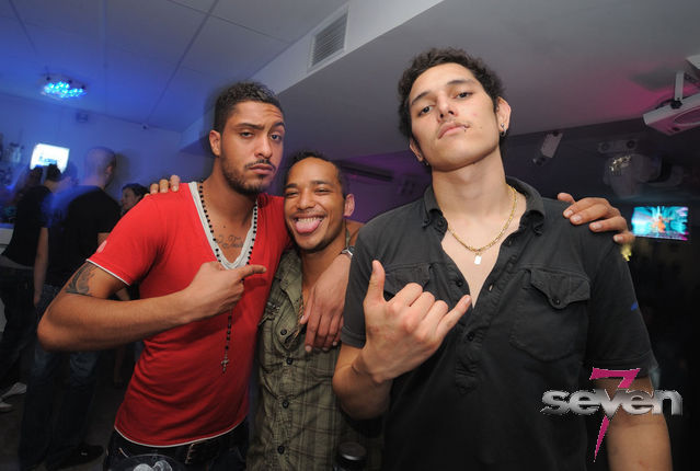 Cliquer pour voir l'image en taille réelle