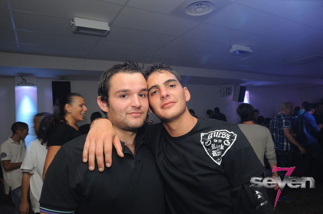 Cliquer pour voir l'image en taille réelle