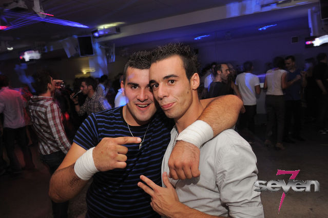 Cliquer pour voir l'image en taille réelle